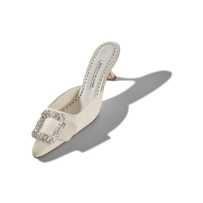 MAYSALE BRIDAL Mules i krämfärgad crepe de chine med spännen MAYSALE BRIDAL Mules i krämfärgad crepe de chine med spännen
