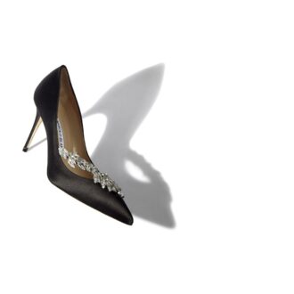 Nadira Svarta pumps i satin med smyckesspänne