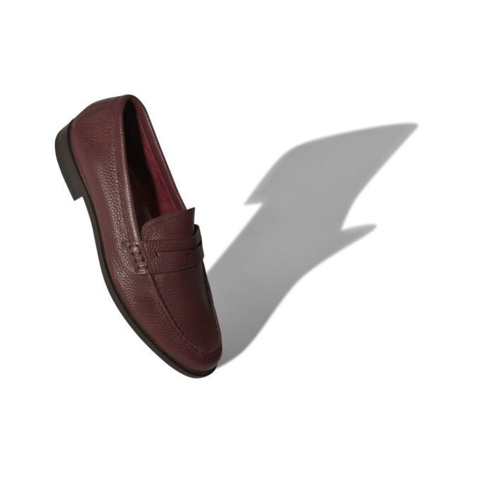 PERRY Mörkröda pennyloafers i kalvskinn PERRY Mörkröda pennyloafers i kalvskinn