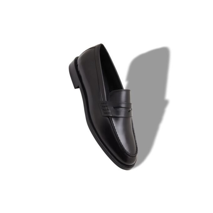 PERRY Svarta pennyloafers i kalvskinn PERRY Svarta pennyloafers i kalvskinn