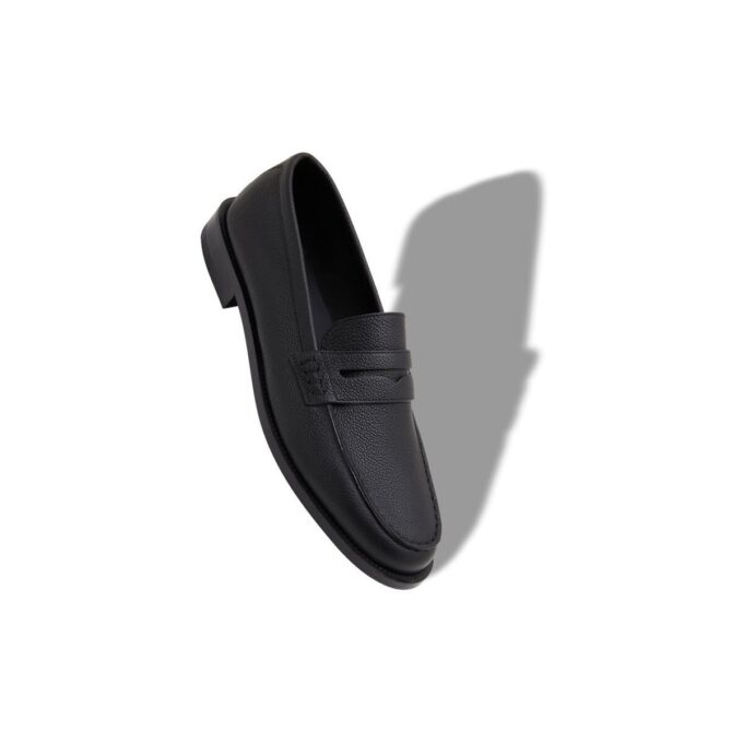 PERRY Svarta pennyloafers i kalvskinn PERRY Svarta pennyloafers i kalvskinn