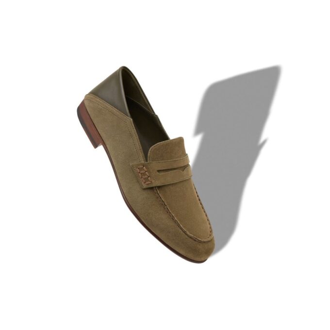 PLYMOUTH Penny Loafers i khakifärgat mocka PLYMOUTH Penny Loafers i khakifärgat mocka