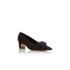 READOR Svarta pumps i mocka med rosettdetalj READOR Svarta pumps i mocka med rosettdetalj