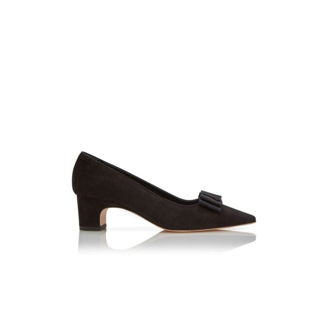 READOR Svarta pumps i mocka med rosettdetalj READOR Svarta pumps i mocka med rosettdetalj