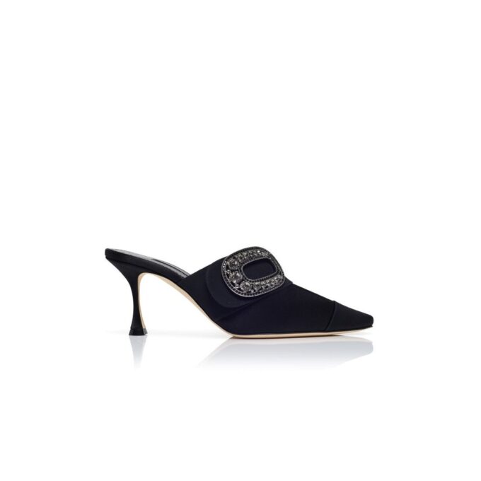 TULA Svarta mules i satin med smyckesdetaljer och spänne TULA Svarta mules i satin med smyckesdetaljer och spänne