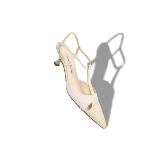 TURGIMOD Ljusbeige pumps i nappaläder med T-rem
