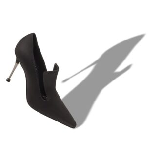 VALMONT Svarta pumps i satin med detalj på vristen