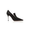 VALMONT Svarta pumps i satin med detalj på vristen VALMONT Svarta pumps i satin med detalj på vristen
