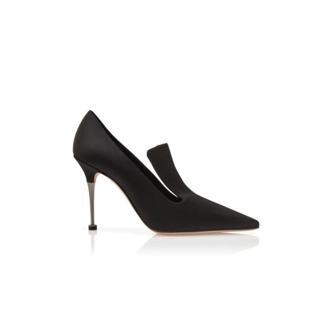 VALMONT Svarta pumps i satin med detalj på vristen VALMONT Svarta pumps i satin med detalj på vristen