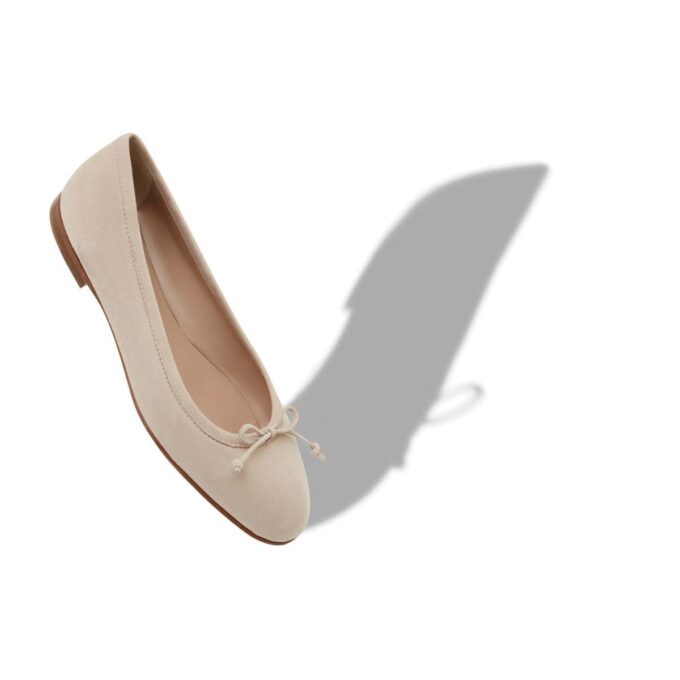 VERALLI Ljusbeige ballerinaskor i mocka platta skor VERALLI Ljusbeige ballerinaskor i mocka platta skor