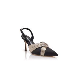 VIERASLI Svarta pumps i svart satin med veckade detaljer och slingback