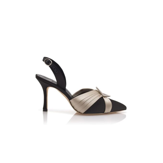VIERASLI Svarta pumps i svart satin med veckade detaljer och slingback VIERASLI Svarta pumps i svart satin med veckade detaljer och slingback